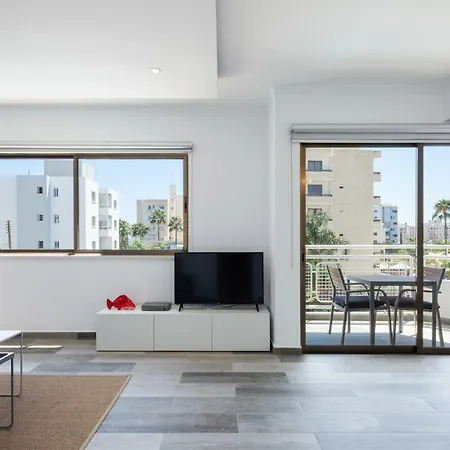 Апартаменты The Jolo Лимасол