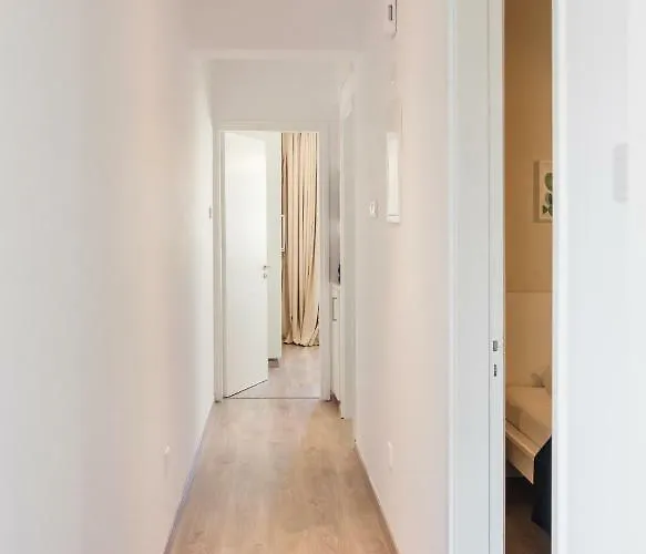 아파트 The Jolo 레메소스